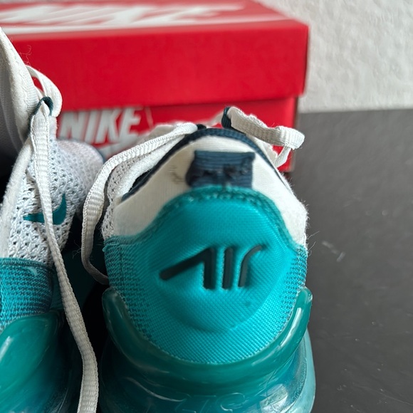 Used - Nike Air Max 270 GS Teal and White Sneakers - size 3Y - Picture 10 of 12
